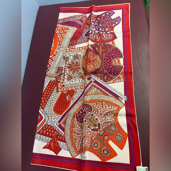 BNIB HERMES NECK SQUARE SCARF RED ORANGE - Picture 3 of 7